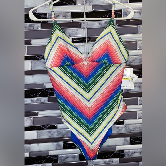 One piece swimsuit - Picture 2 of 6